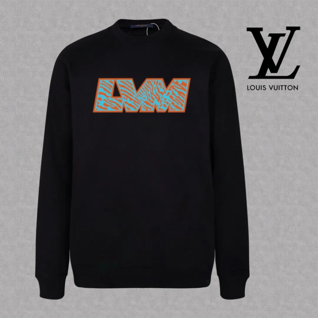 🅿️250 hot style on the shelves🔥❗ 💫〖Louis Vuitton LV〗 Fashionable round neck sweatshirt, casually matched with various styles, it is perfectly handsome😎The whole dress is made of double waistcoats, which makes the whole dress more three-dimensional. Not ordinary factories can do such fine work. The 2025 spring style counters are on sale, exquisite round neck terry sweatshirt, high-end double-strand pure cotton Customized drawstring ribs are dyed in the same vat and are complete with three standards. The chest craftsmanship adopts a simple and elegant pattern on the chest, which is easy to control for any age group! Fit and comfortable! Customized thickened 440g terry sweatshirt fabric, soft and comfortable to the touch, with a three-dimensional shape! 🙌🏻 It’s also very breathable, so it’s a versatile style that can be worn with any outfit! ✔Color: Black White Apricot Size: S M L XL 2XL